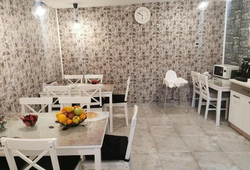 اتاق لوکس سه تخته, Select House