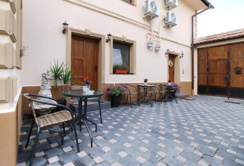 اتاق استاندارد, Select House