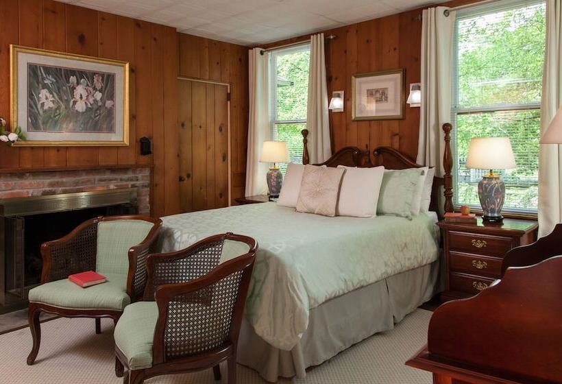 수피리어 룸, 1906 Pine Crest Inn