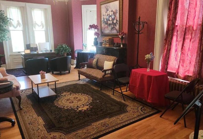 Семейный Номер Вид на Сад, Greystone Manor Bed & Breakfast