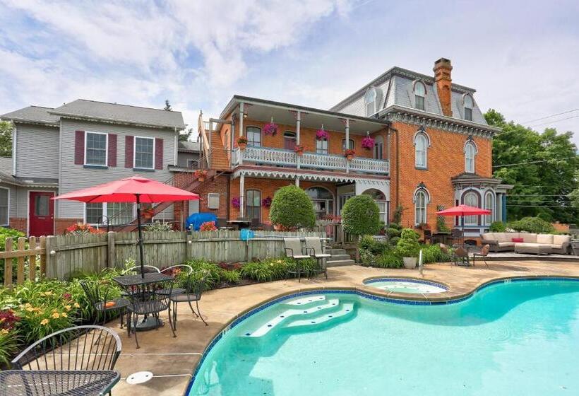 Семейный Номер, Greystone Manor Bed & Breakfast