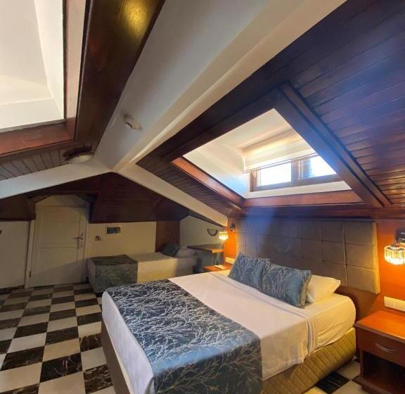 Standard Quadruple Room, Castle Old Town