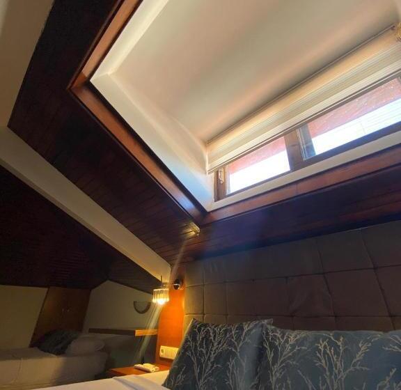 Standard Quadruple Room, Castle Old Town