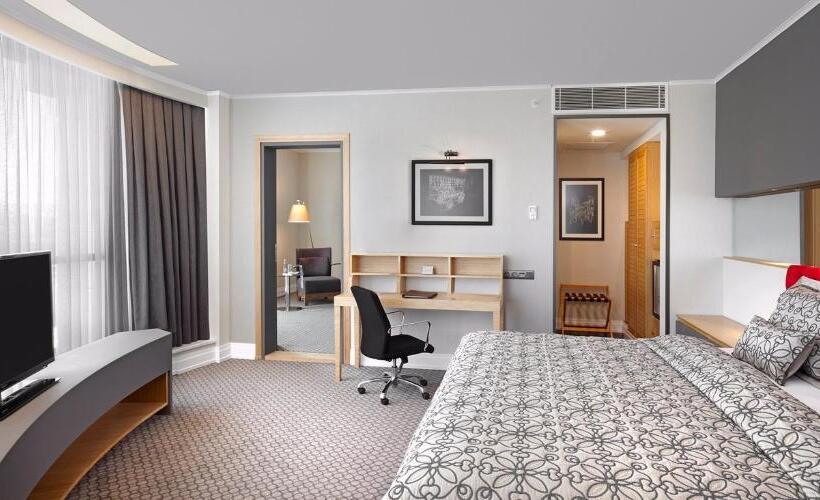 스위트 킹사이즈 침대, Ramada Plaza By Wyndham Eskisehir