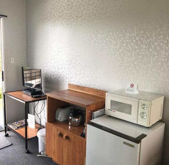 Студия Стандарт, Lilybrook Motel