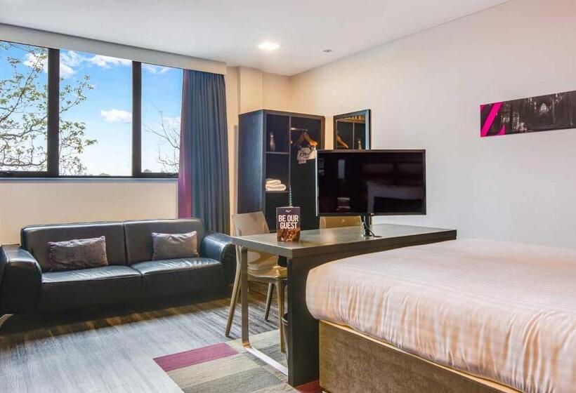 Студия Стандарт, Roomzzz Chester City