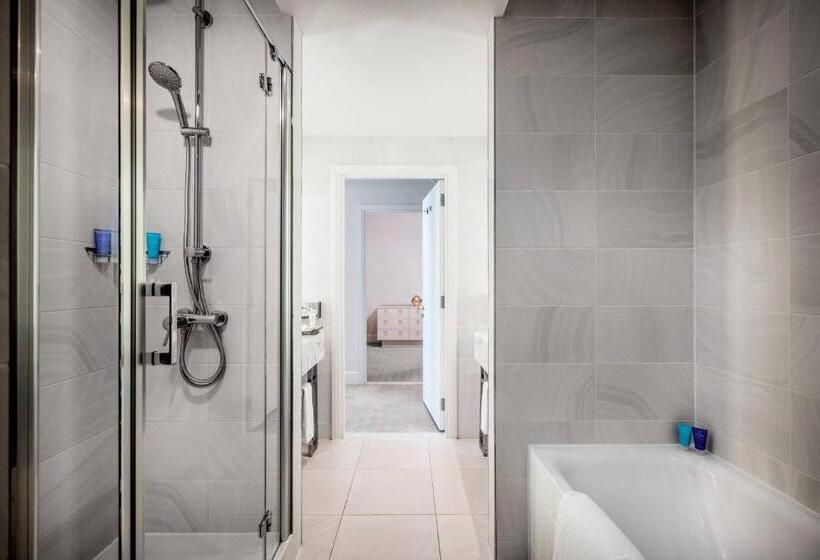 اتاق استاندارد با تخت بزرگ, Baku Marriott Hotel Boulevard