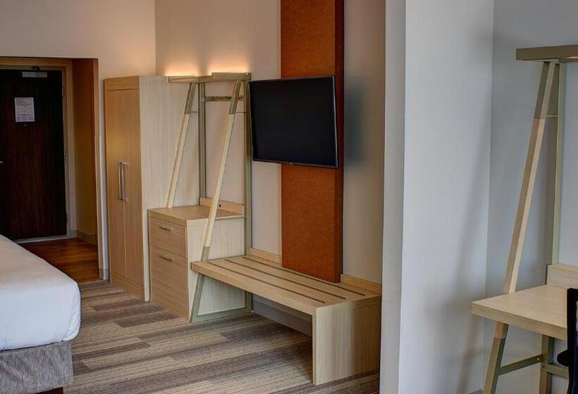 Номер Стандарт Кровать Кинг Адаптированный для Инвалидов, Holiday Inn Express Spencer, An Ihg