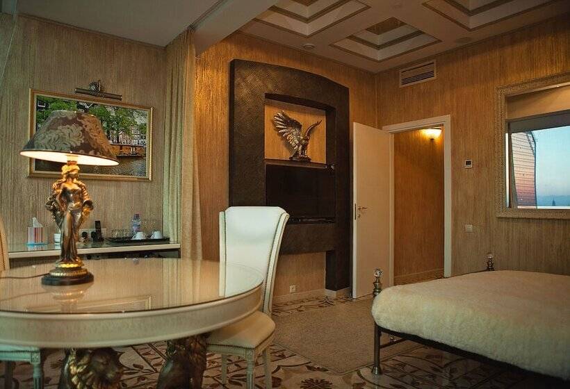 اتاق کلاس بیزنس, Imperia City