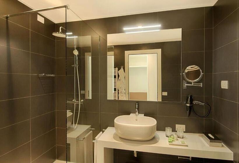 اتاق استاندارد تودرتو, NH Trento