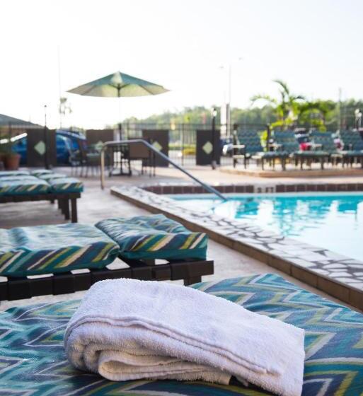 带大床的豪华间, Seasons Florida Resort