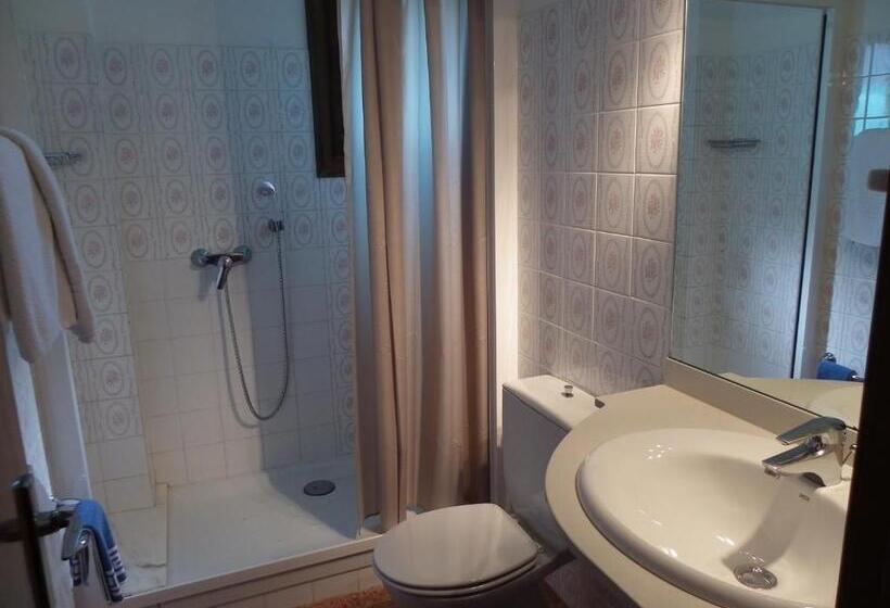 Четырехместный Номер Стандарт, Hostal L´esplai