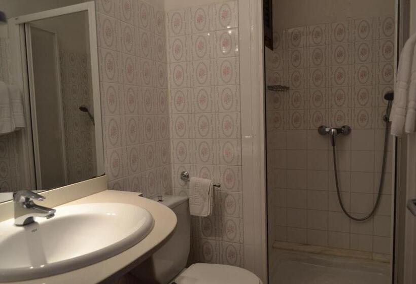 Номер Стандарт Трехместный, Hostal L´esplai