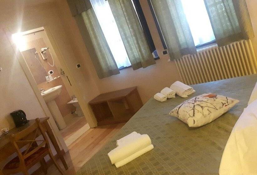 舒适三人间, Maison Cly Hotel & Restaurant