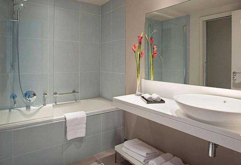 Номер Deluxe Кровать Кинг, Cures Marines Hotel & Spa Trouville   Mgallery Collection
