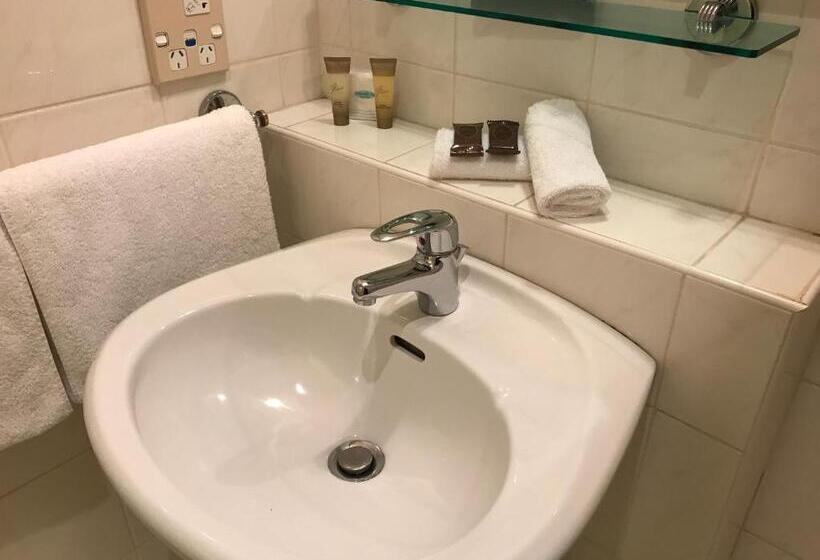 Студия Стандарт, Pacific Harbour Motor Inn
