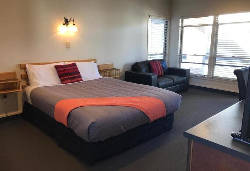 Студия Стандарт, Pacific Harbour Motor Inn