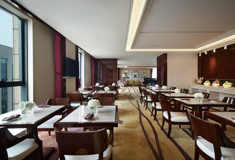 Номер Executive, Sheraton Grand Zhengzhou