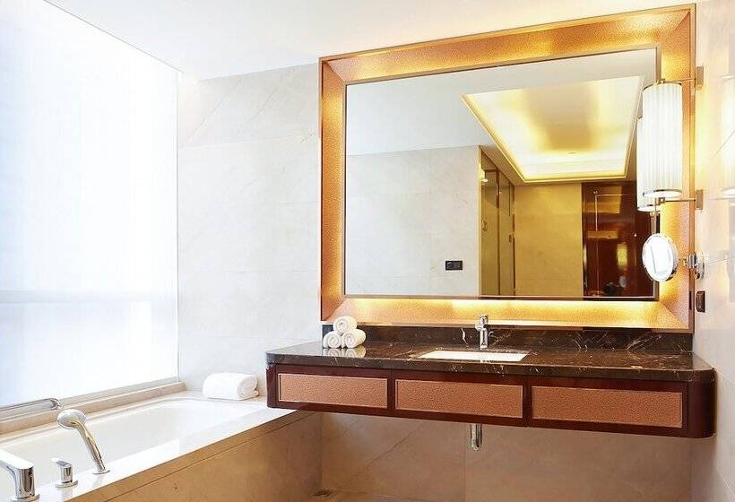 Номер Executive, Sheraton Grand Zhengzhou