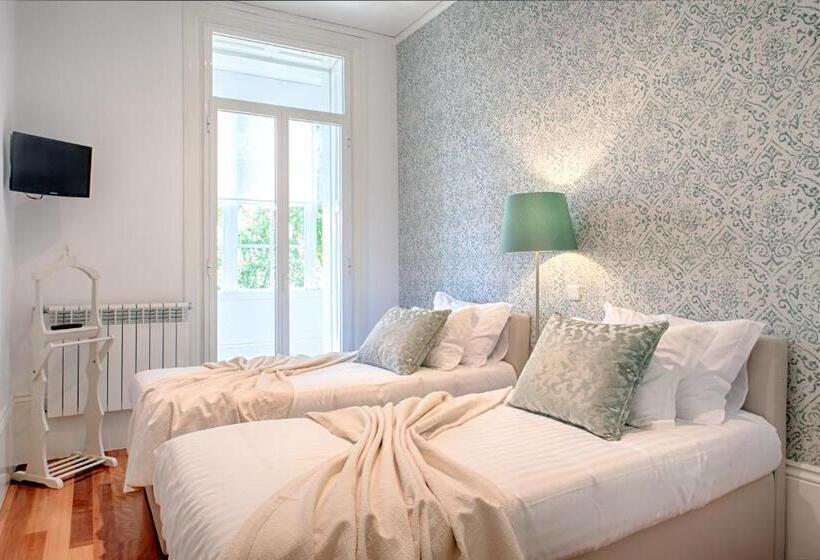 سوییت با چشم‌انداز باغ, Charming House Marques