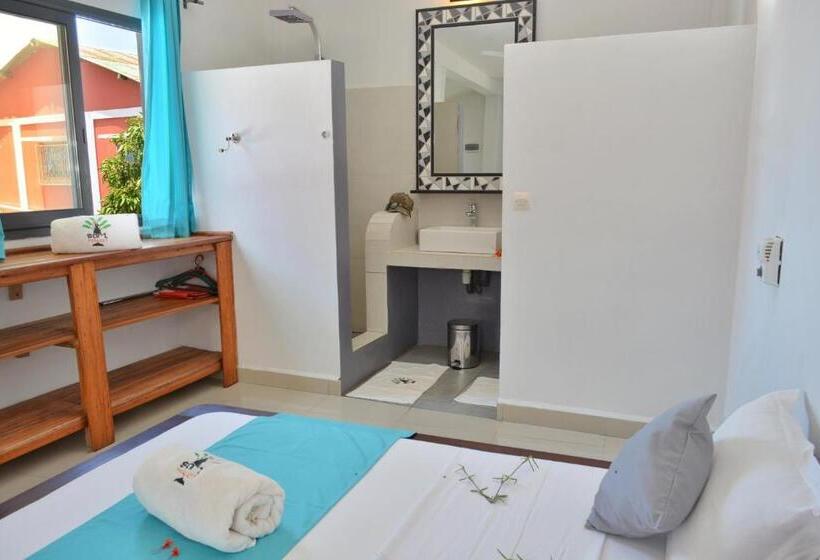 استودیوی استاندارد, Hôtel Résidence Sarimanok