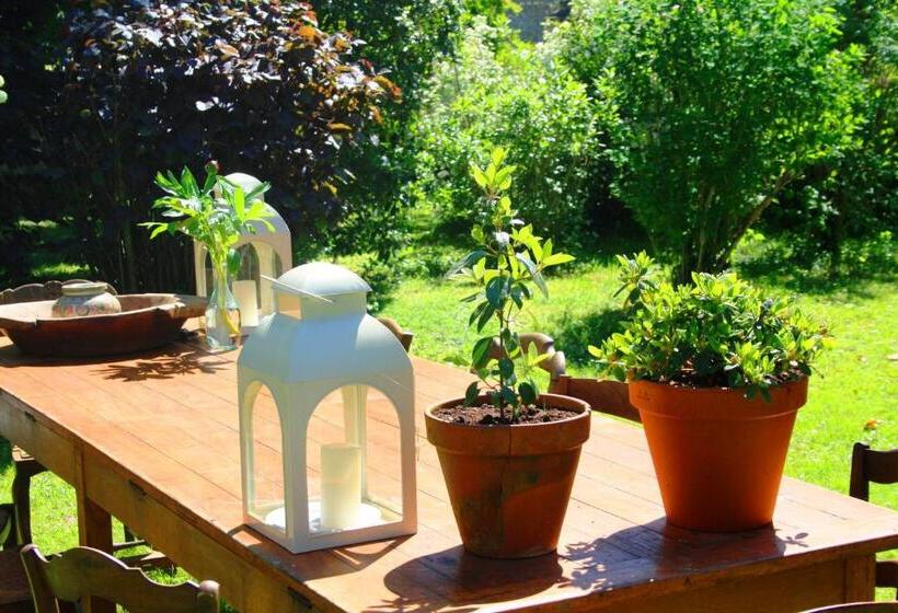 Апартаменты 2 Спальни, Domaine Charente Glamping Familyroom Le Jardin With External Toilet & Shower House & Outdoor Kitchen