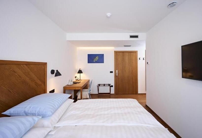 Номер Стандарт, Hiša Ančka, šenčur   3 Min To The Airport