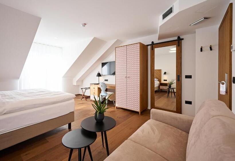 Трехместный Номер Стандарт с Балконом, Hiša Ančka, šenčur   3 Min To The Airport