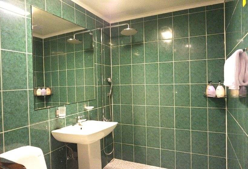 Quarto Estandar Individual, First Stay Myeongdong