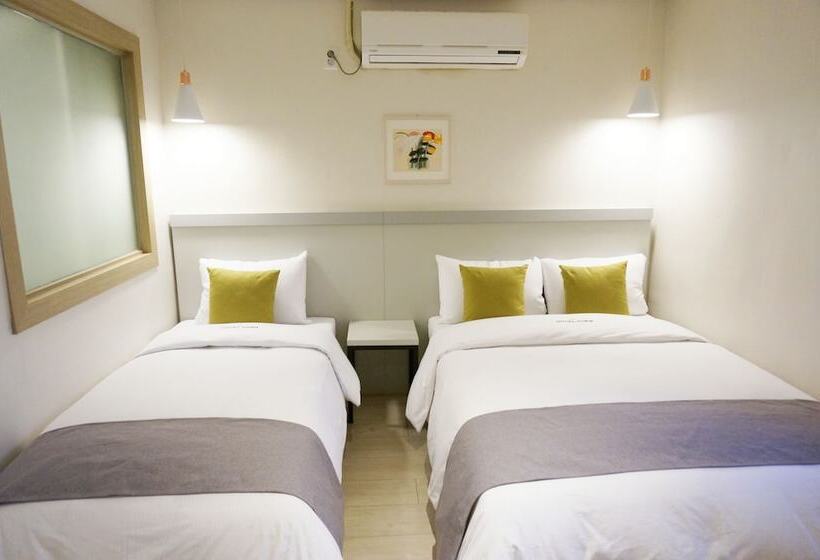 Quarto Triplo Estandar, First Stay Myeongdong