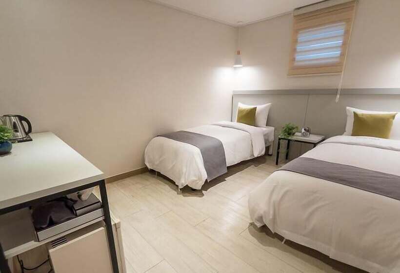 Quarto Estandar, First Stay Myeongdong