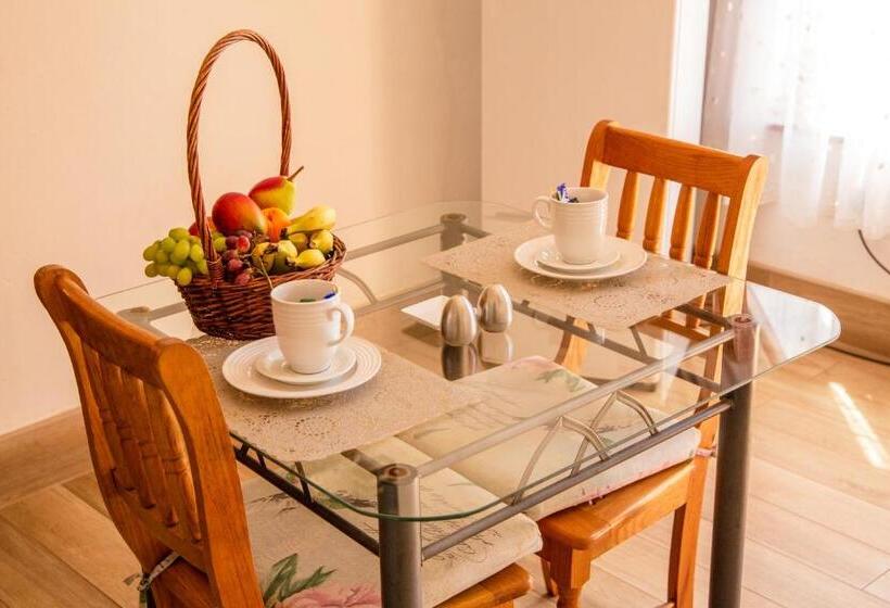 اتاق لوکس سه تخته, Lincoln Cottages Bnb & Self Catering