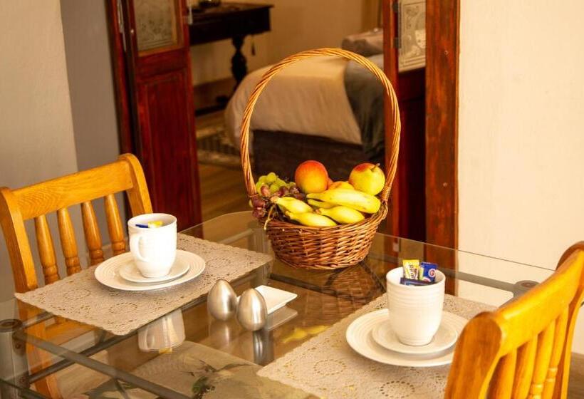 اتاق لوکس سه تخته, Lincoln Cottages Bnb & Self Catering