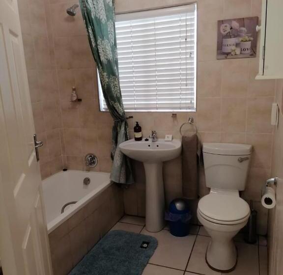 استودیوی استاندارد, Lincoln Cottages Bnb & Self Catering