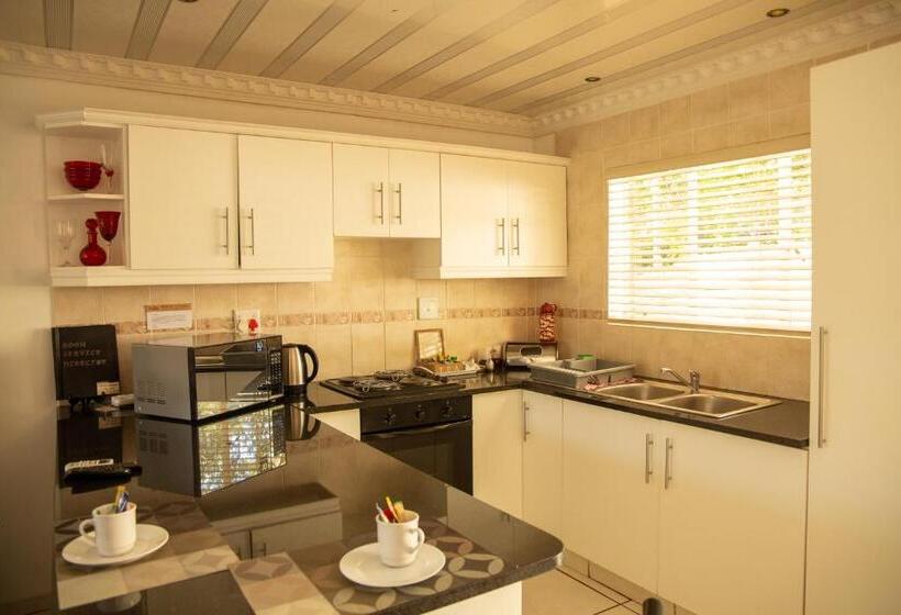 استودیوی استاندارد, Lincoln Cottages Bnb & Self Catering
