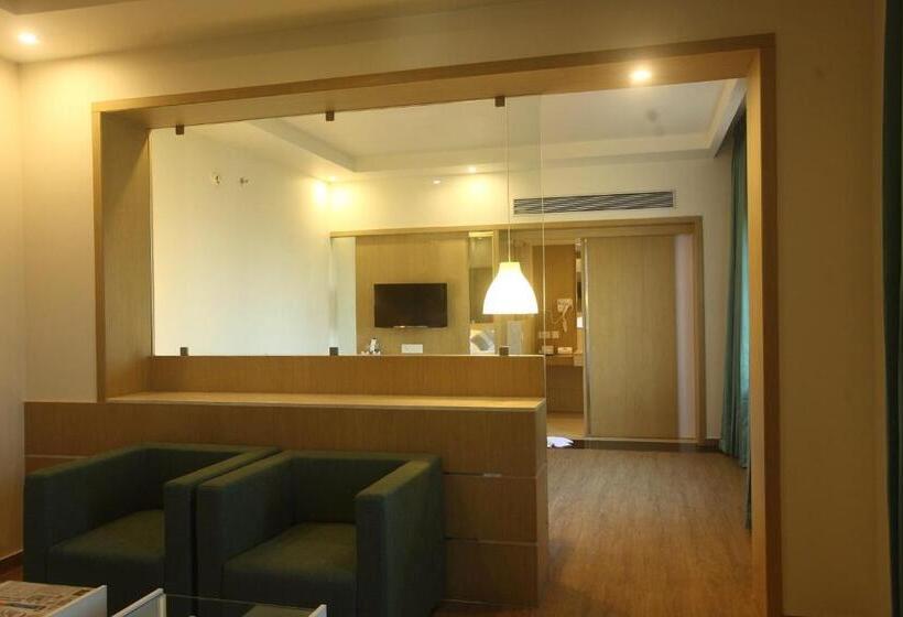 Президентский Люкс, Ginger Kochi Mg Road