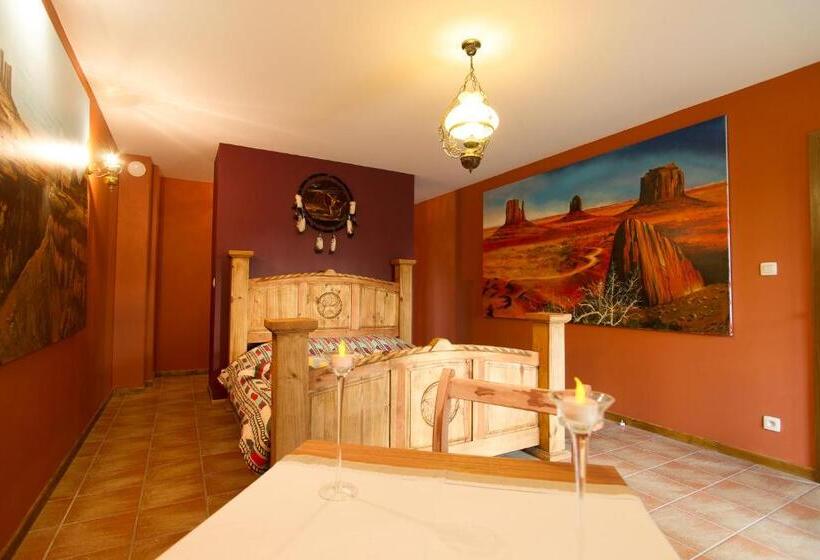 Номер Deluxe с Террасой, Western City