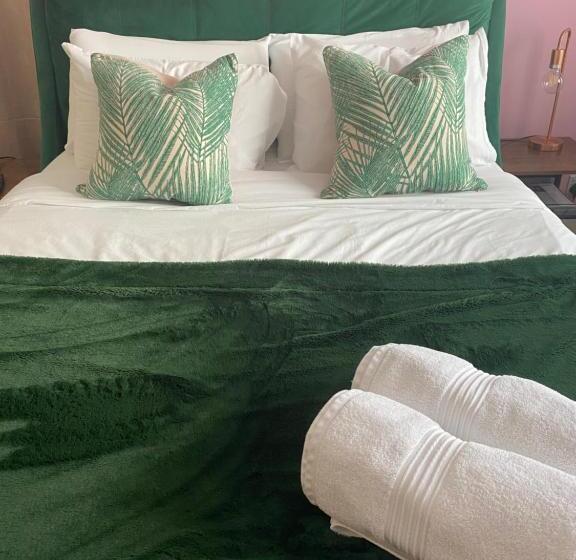 Номер Стандарт, The Lily Pad Self Contained, Private Entrance And Free Parking