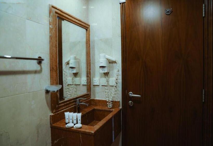 Quarto deluxe, Nour Al Thuria