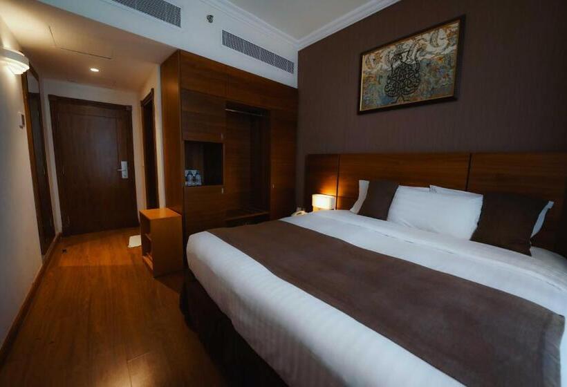 Quarto deluxe, Nour Al Thuria