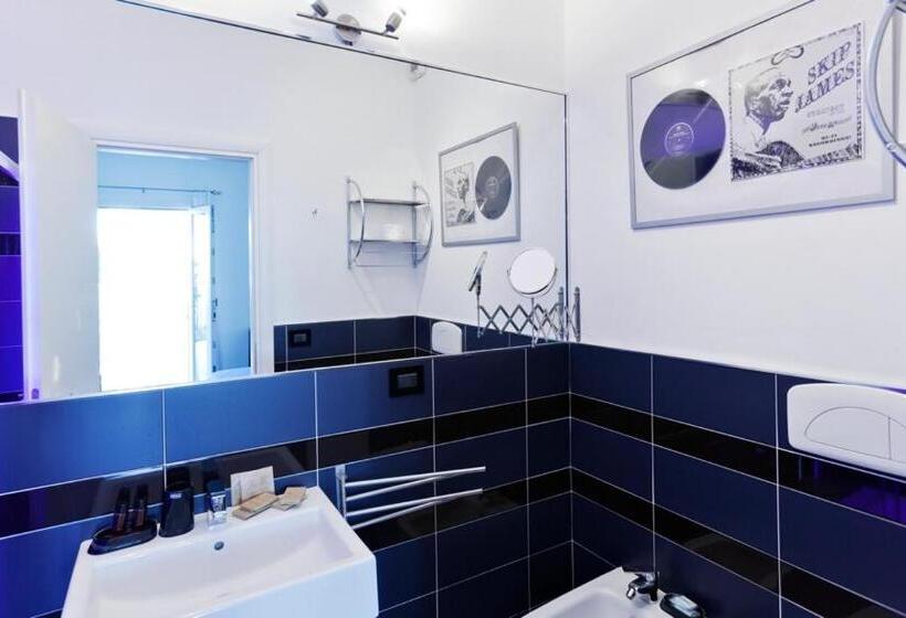 Quarto Deluxe, Bed & Blues