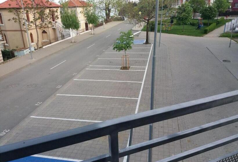 דירת שני חדרים, Mida