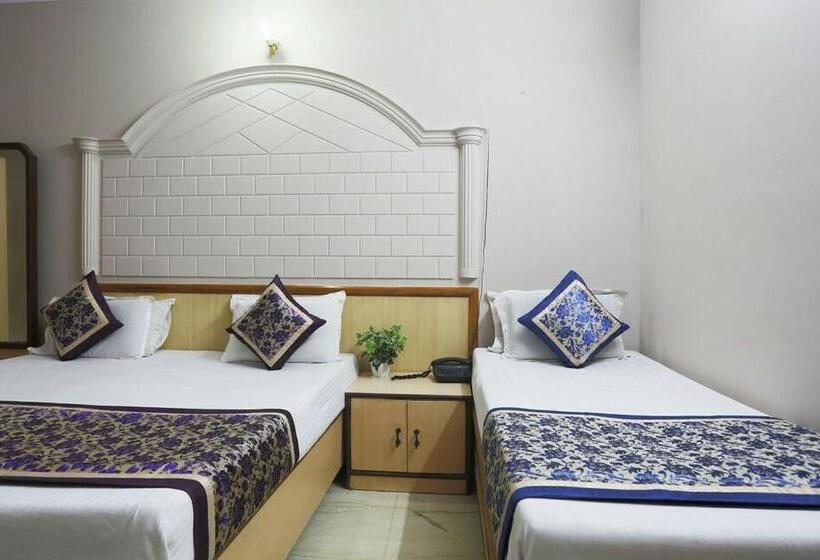 اتاق کلاسیک سه تخته, Spot On 45514 Hotel Madhu Regency