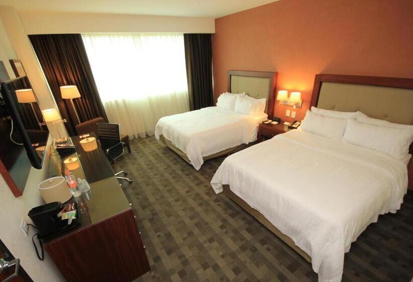 Quarto Estandar, Holiday Inn & Suites Plaza Mayor, An Ihg