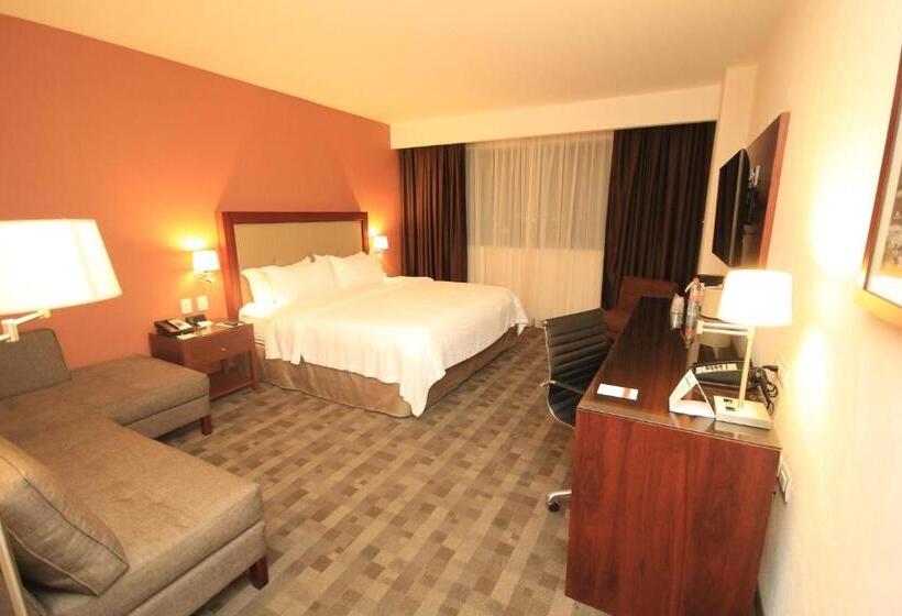 Quarto Estandar Cama King, Holiday Inn & Suites Plaza Mayor, An Ihg