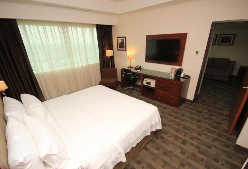 Suíte Cama King, Holiday Inn & Suites Plaza Mayor, An Ihg