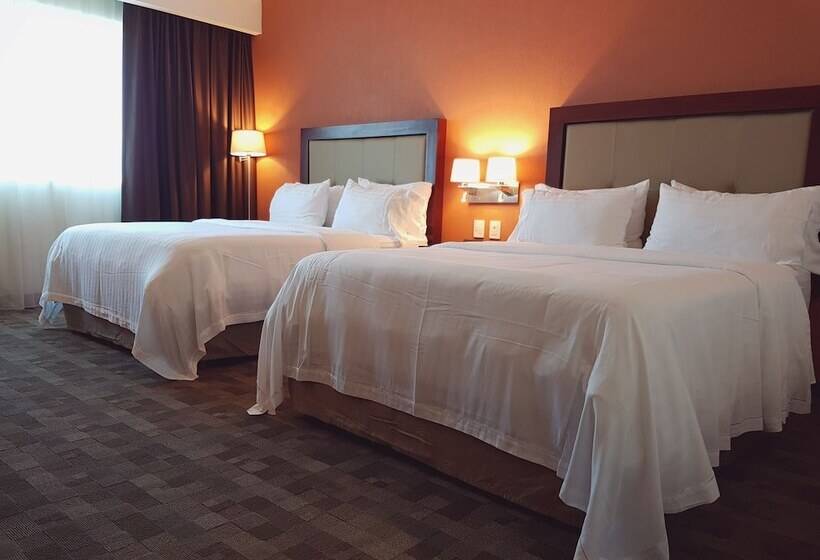 Quarto Estandar, Holiday Inn & Suites Plaza Mayor, An Ihg