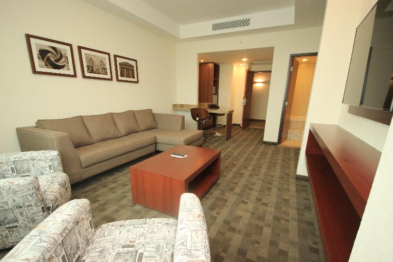 Suíte Cama King, Holiday Inn & Suites Plaza Mayor, An Ihg