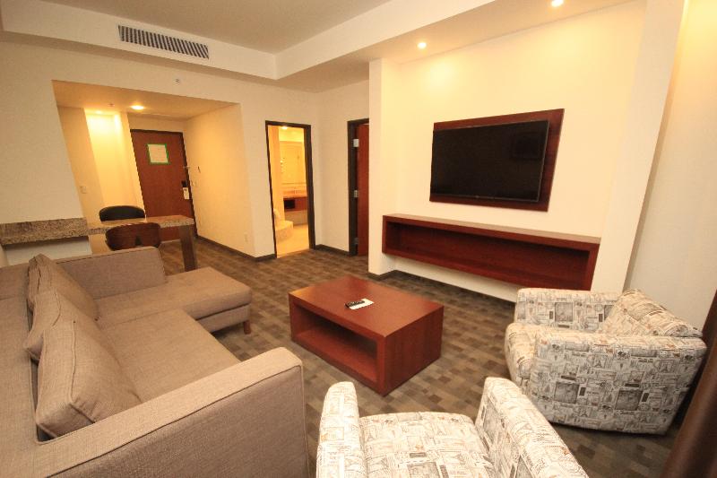 Suíte Cama King, Holiday Inn & Suites Plaza Mayor, An Ihg