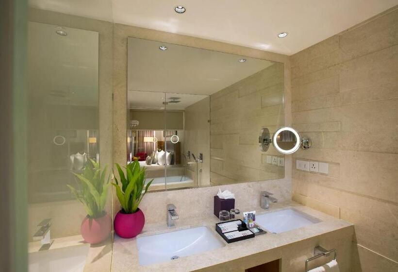 Люкс, Mercure Hyderabad Kcp Banjara Hills, An Accor
